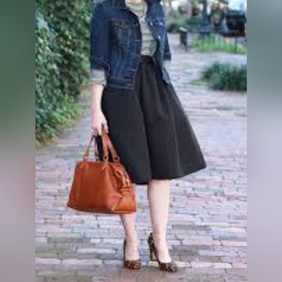 SKIRTS, SKIRTS, SKIRTS! - Picture 5 of 6